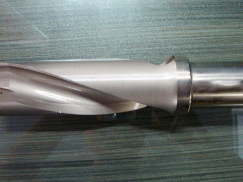 u鉆打深孔能不能退刀？